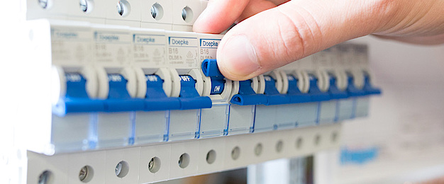 Schalt­schrank­bau bei Elektro Röhrl GmbH in Zorneding