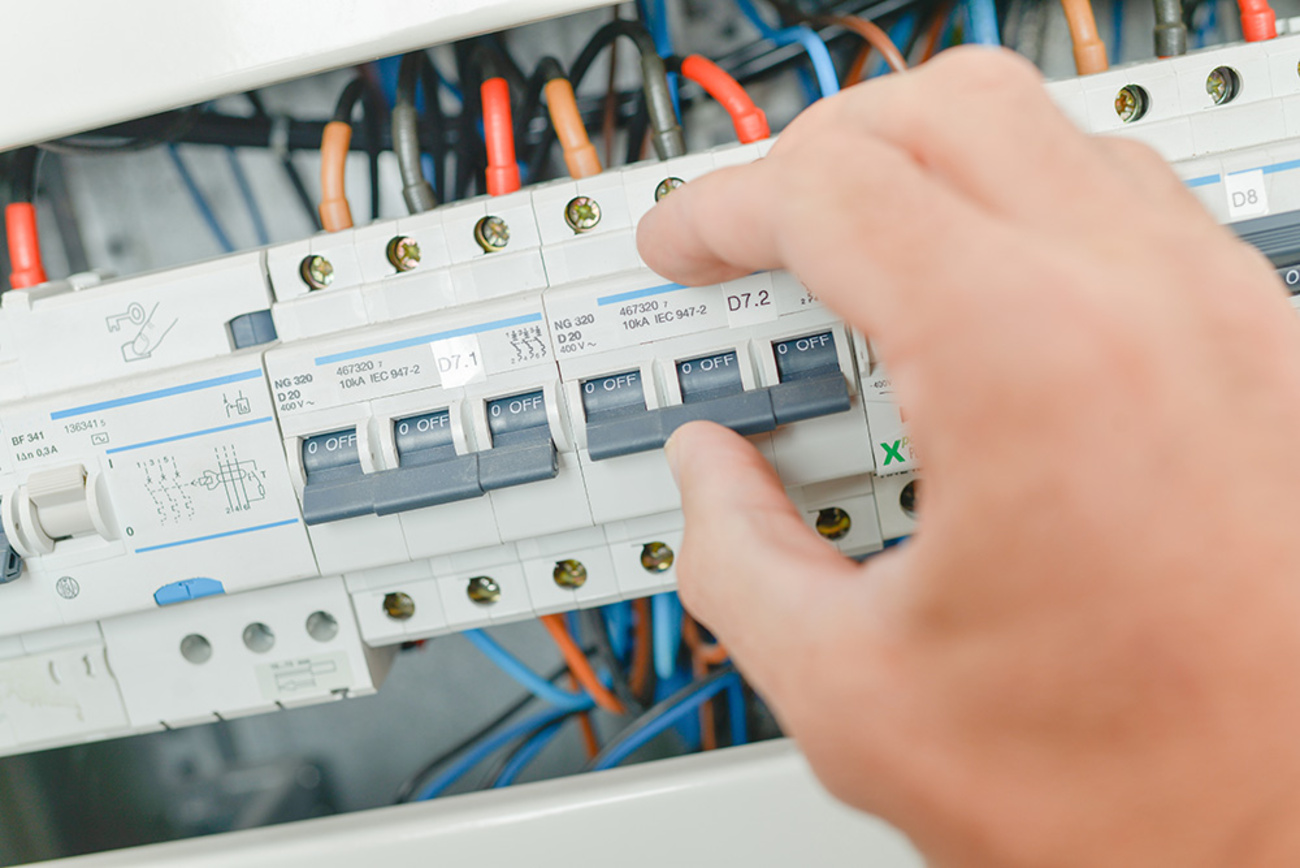 Schalt­schrank­bau bei Elektro Röhrl GmbH in Zorneding